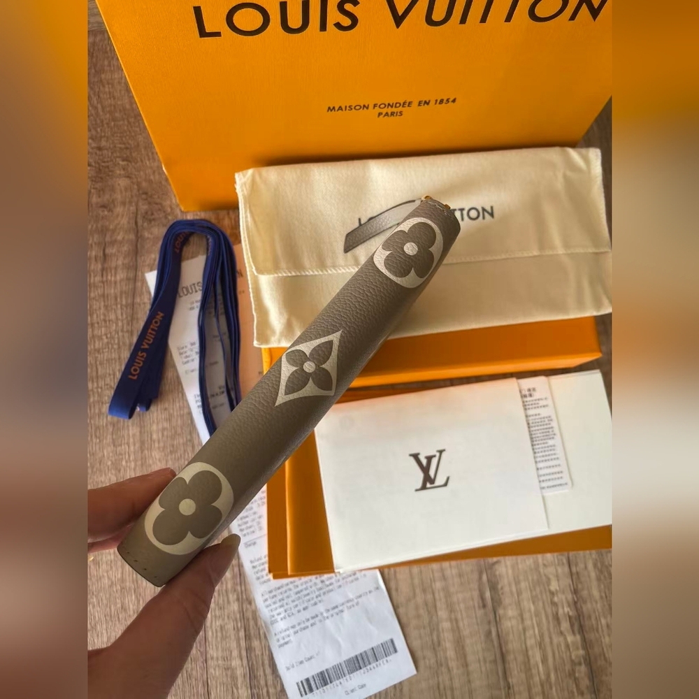 Louis Vuitton Monogram Zippy Wallet - Picture 5 of 9